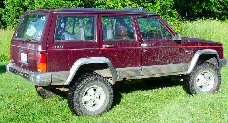 Illustration for article titled Boxy SUVs Look So Much Better Without Tinted Windows